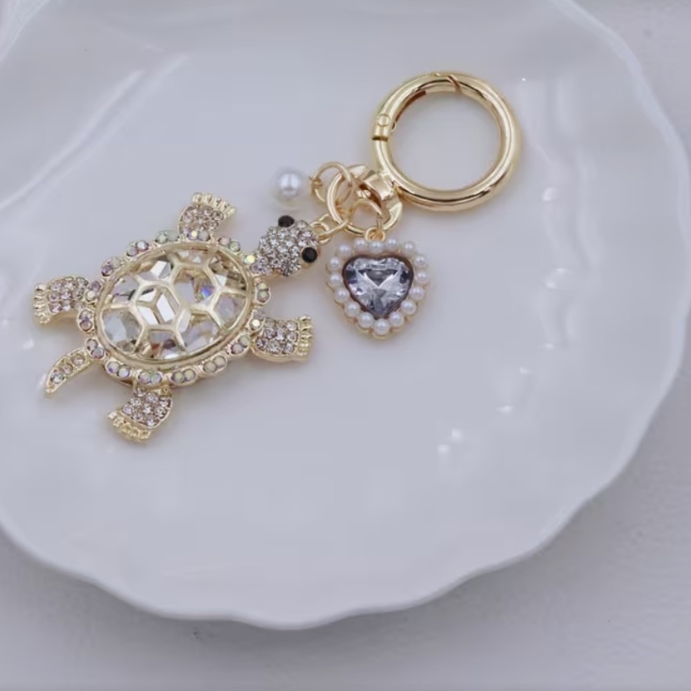 Elegant Sea-Turtle Keychain with Pearl and Heart Design